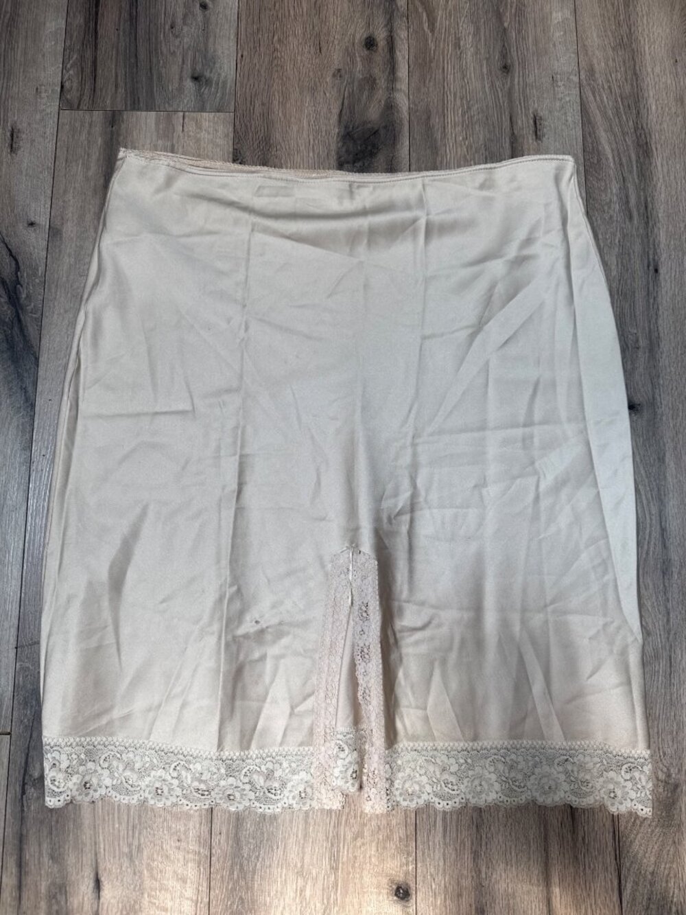 Vintage Warners LG Beige Half Slip With Lace Hem & Bow Accent - 24" Length